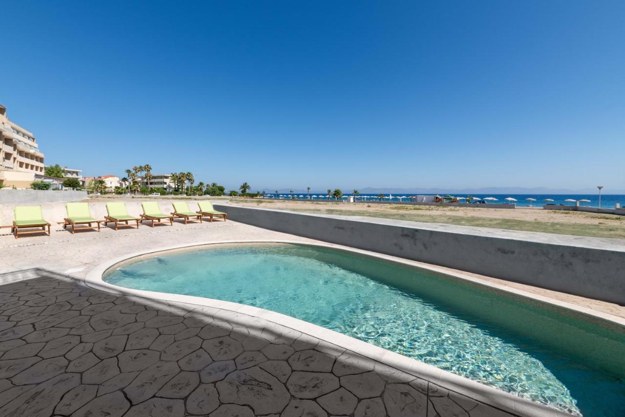 White&Blue Luxury Suites Ialysos  Ngoại thất bức ảnh