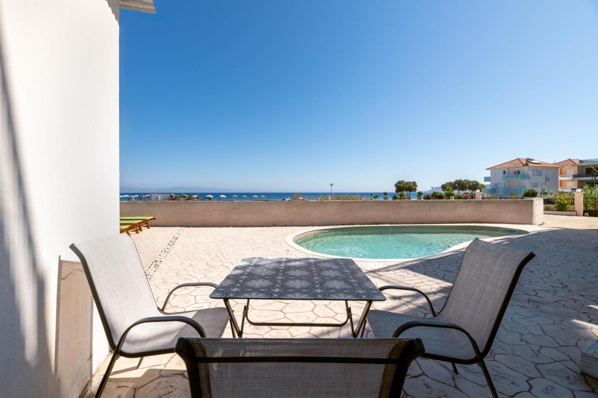 White&Blue Luxury Suites Ialysos  Ngoại thất bức ảnh