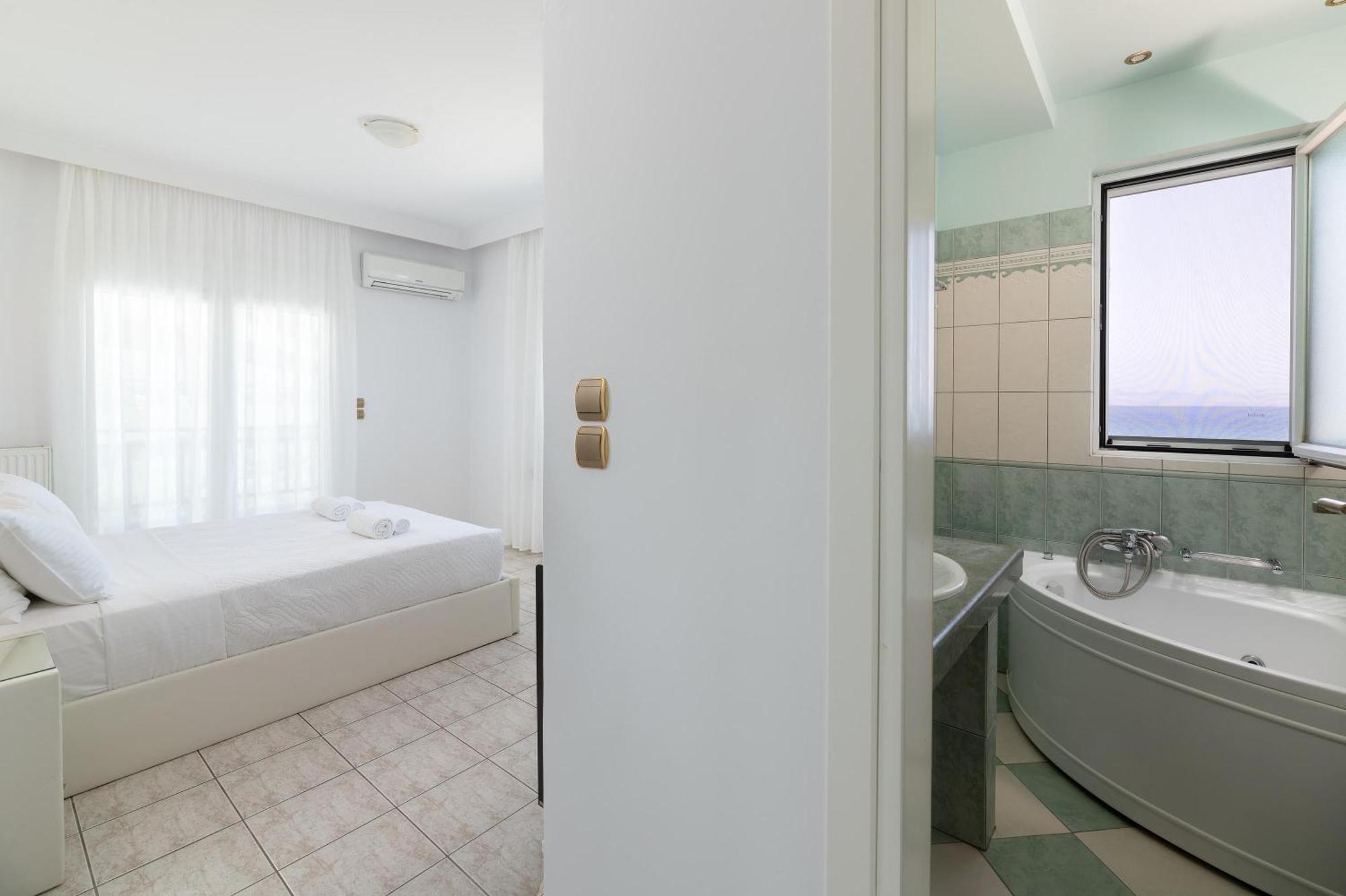White&Blue Luxury Suites Ialysos  Ngoại thất bức ảnh