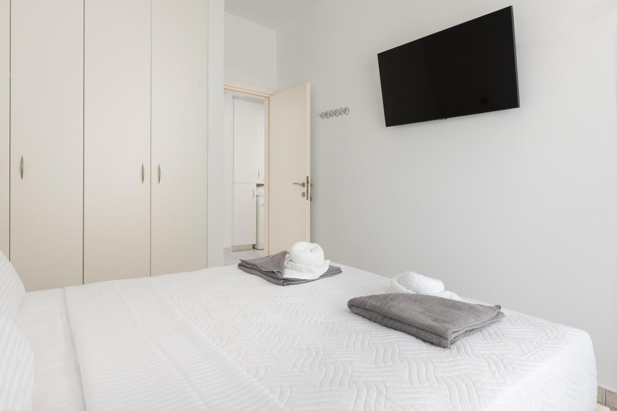 White&Blue Luxury Suites Ialysos  Ngoại thất bức ảnh