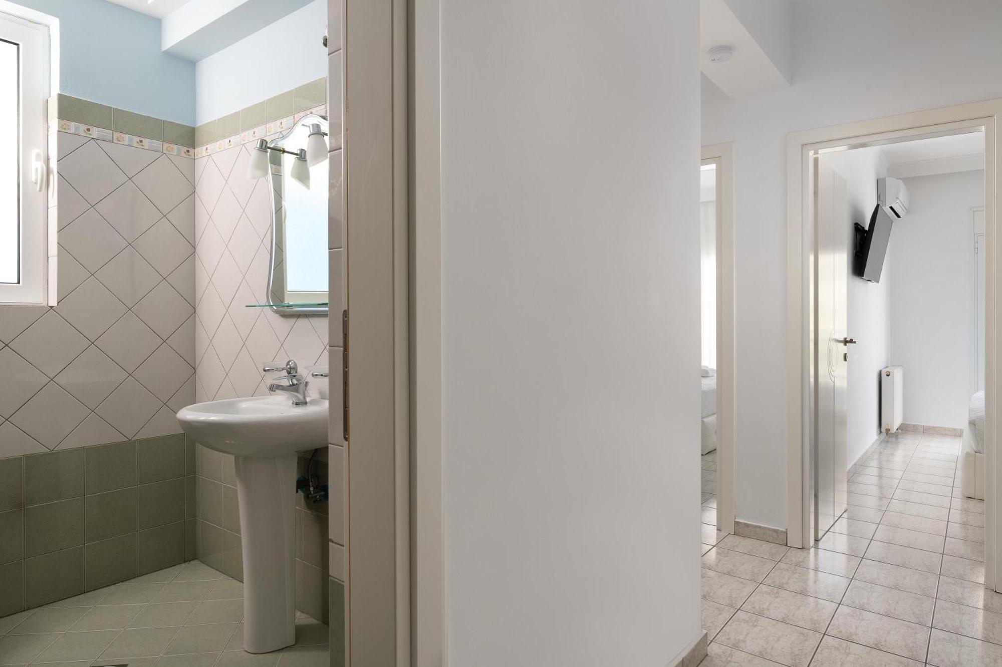 White&Blue Luxury Suites Ialysos  Ngoại thất bức ảnh