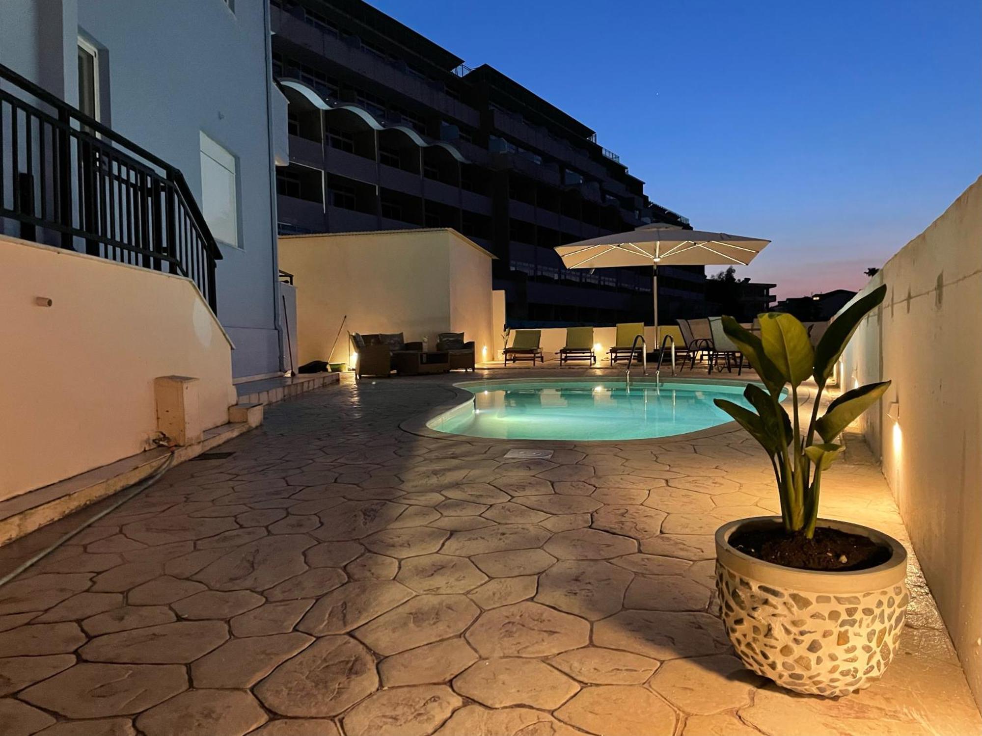 White&Blue Luxury Suites Ialysos  Ngoại thất bức ảnh