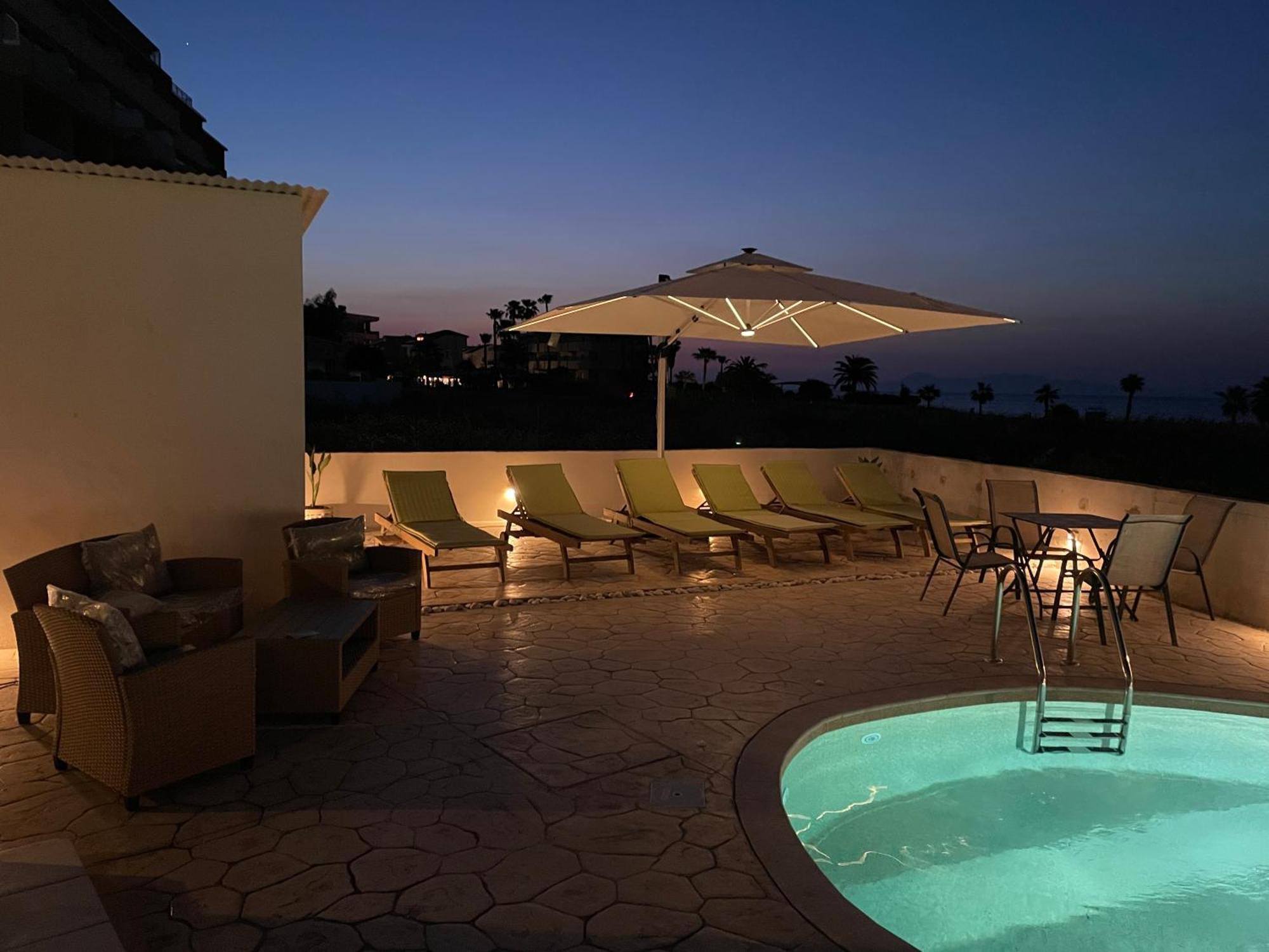 White&Blue Luxury Suites Ialysos  Ngoại thất bức ảnh