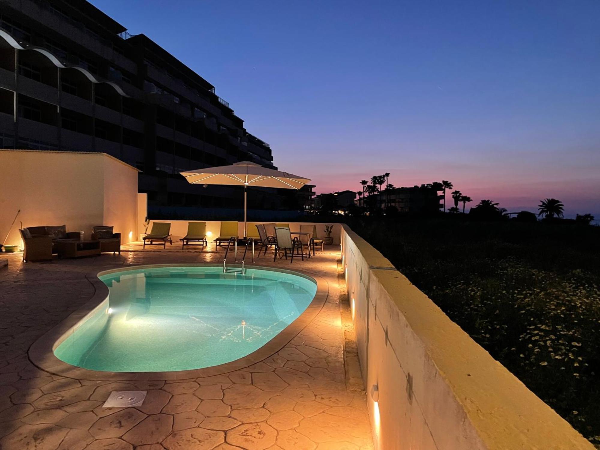 White&Blue Luxury Suites Ialysos  Ngoại thất bức ảnh